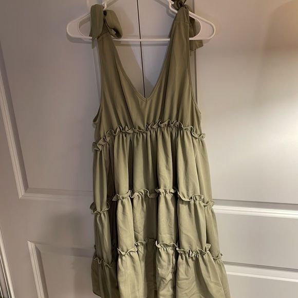 Tie Shoulder Ruffle Hem Dress Green Small - Picture 10 of 10